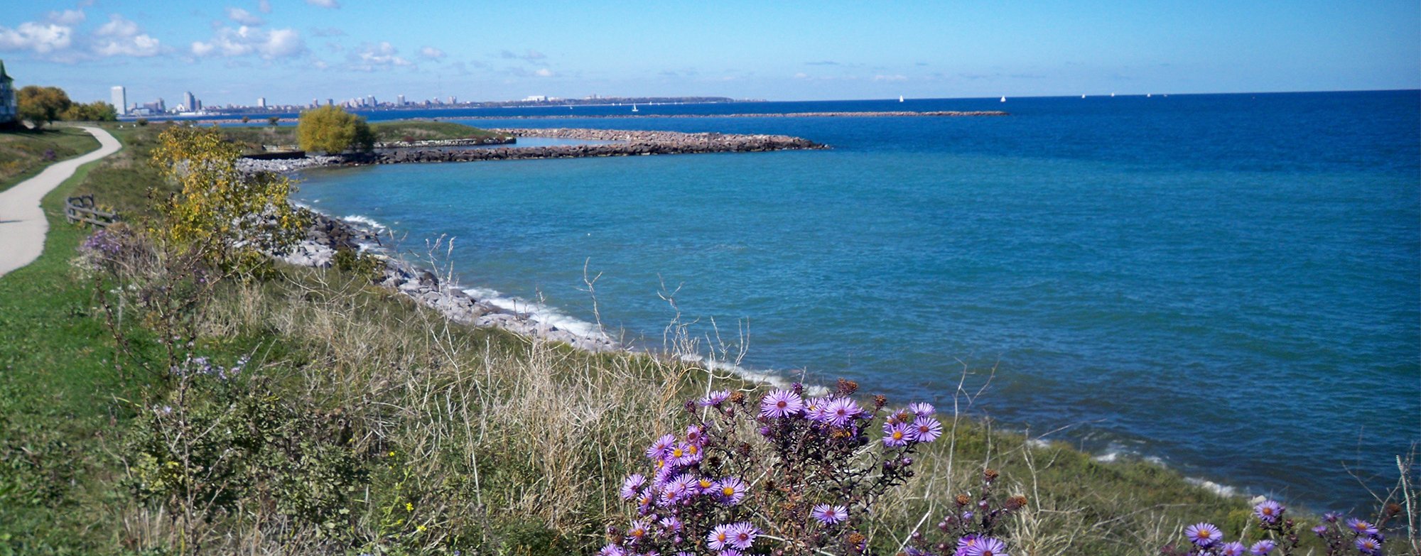 Enjoy the beautiful lakeside location Enjoy the beautiful lakeside location